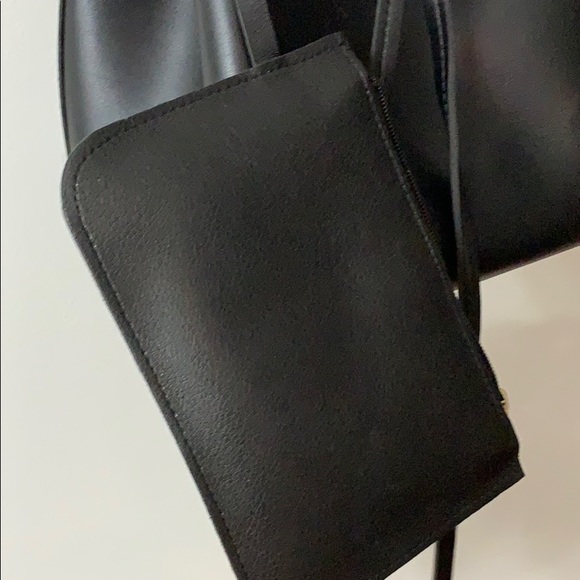 Bucket shoulder bag with small pouch - Picture 3 of 3